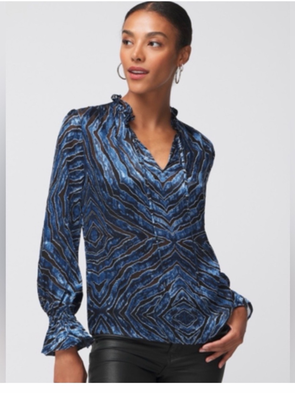 White House Black Market Blue Patterned V-Neck Long-Sleeve Blouse
